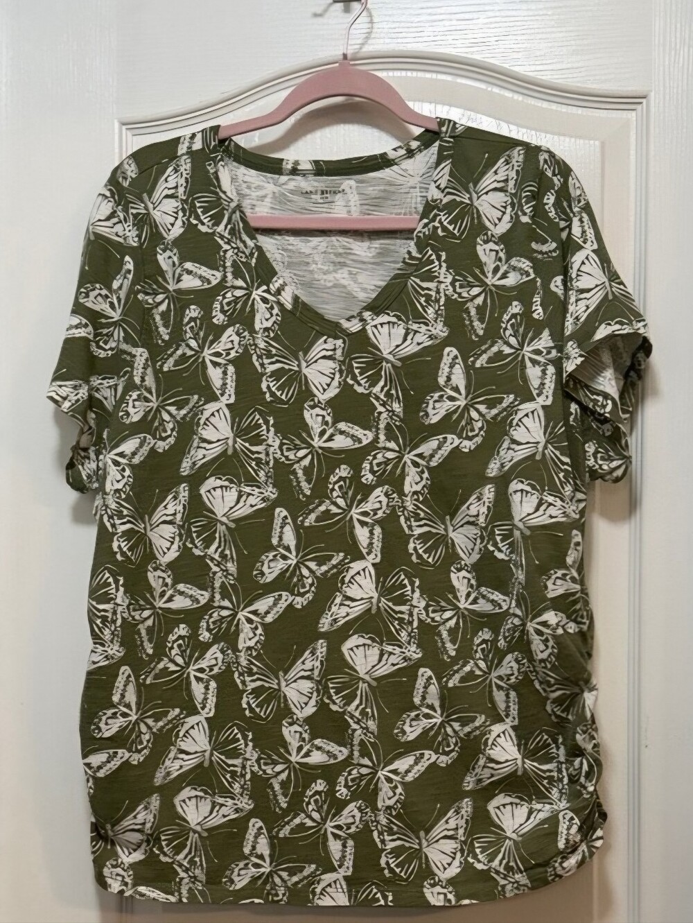 18-20 Lane Bryant Short Sleeve, Side Ruched Lightweight Butterfly Print Top